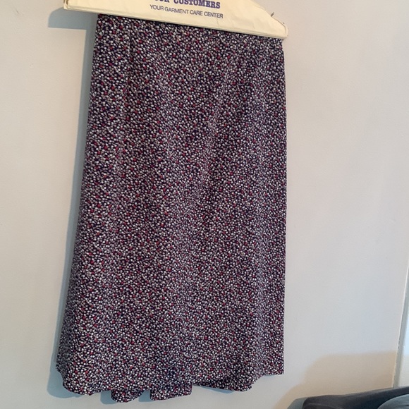 Jennifer skirt set with blouse. - Picture 7 of 7